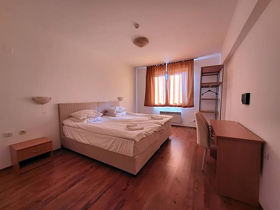 Complex Silver Hills