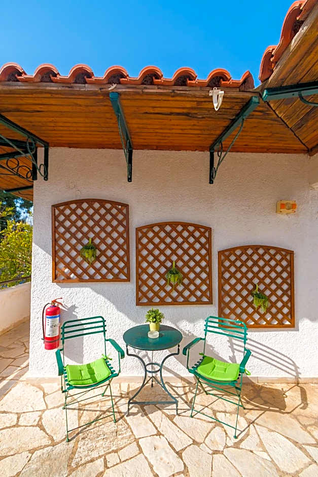 Grekis Beach Hotel and Apartments