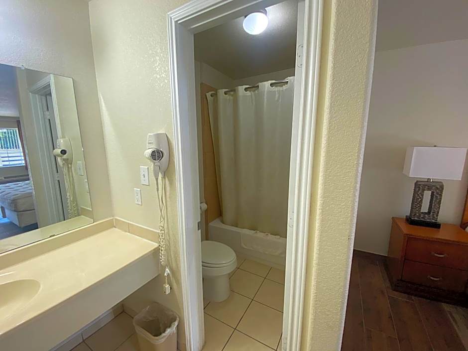 Cedar Creek Inn