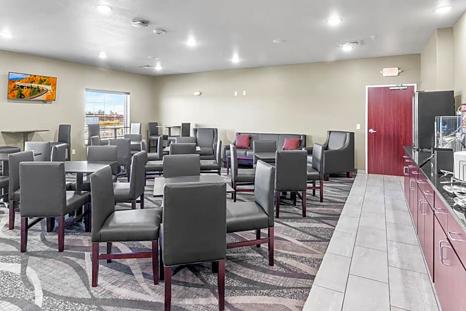 Cobblestone Hotel & Suites Denmark - Green Bay
