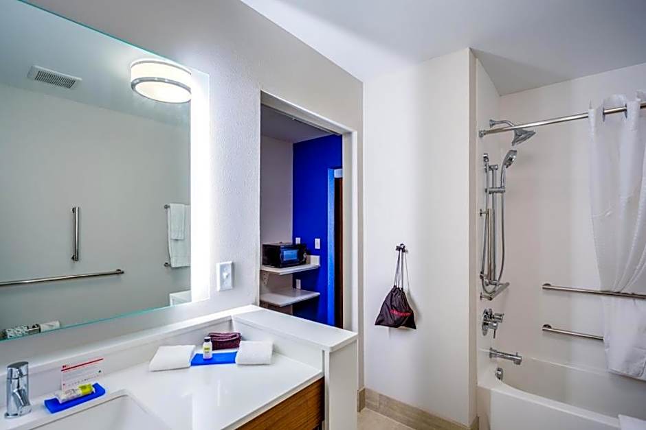 Holiday Inn Express & Suite Milroy - Reedsville By IHG