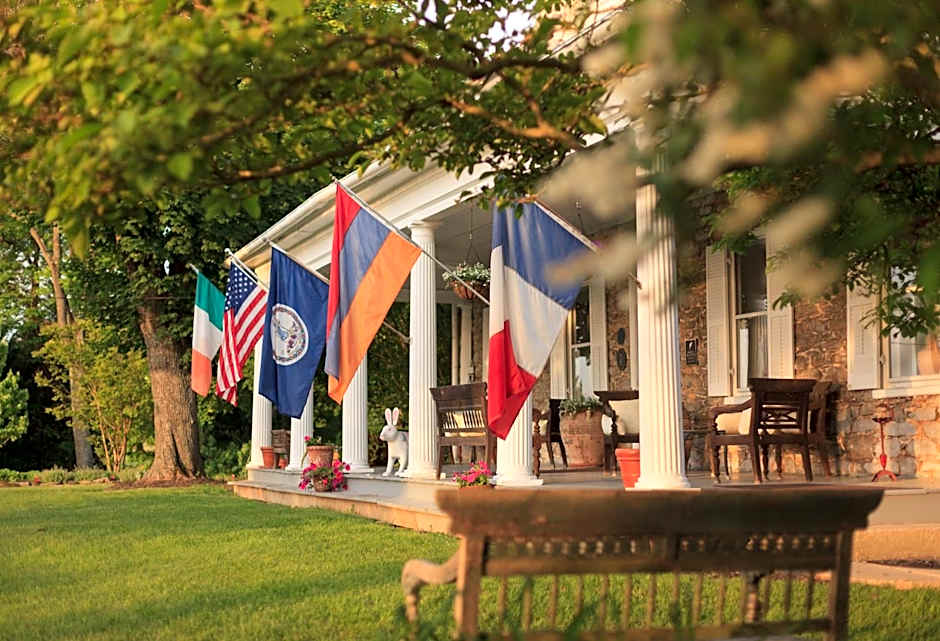 L'Auberge Provencale Inn & Restaurant