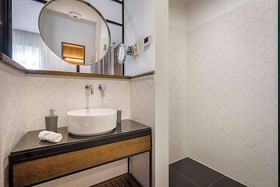 Budapest Eye- Boutique Suites, by BQA