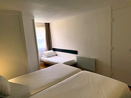 Standard Room - 3 Single Beds