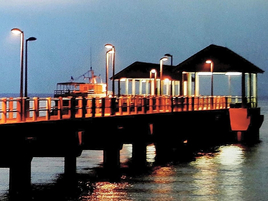 Marina Bay Resort & Restaurant