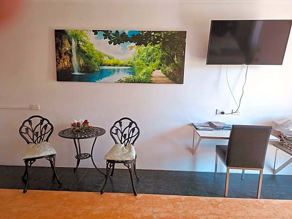 The Queenslander Motel