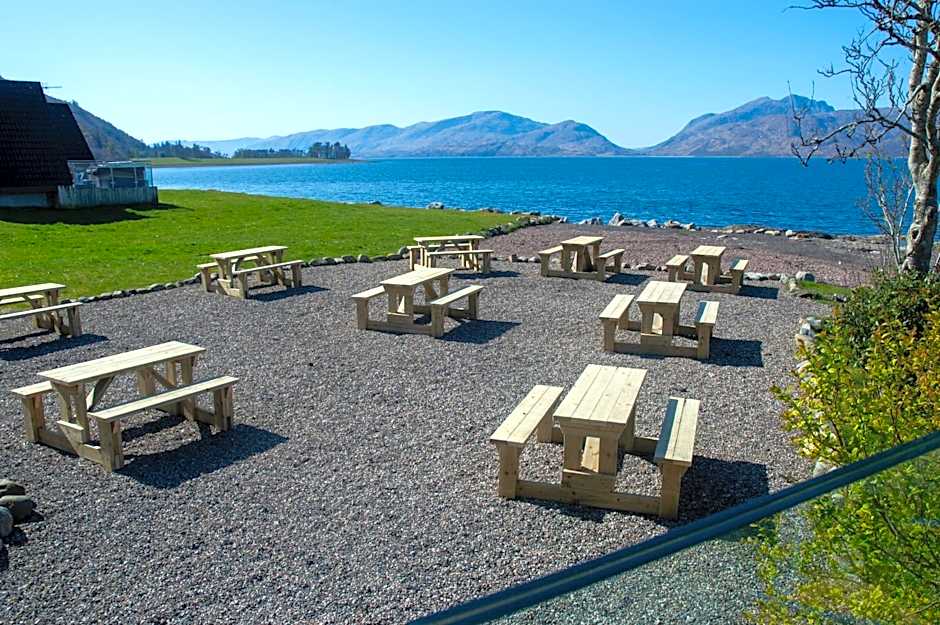 Hollytree Hotel and Swimming pool