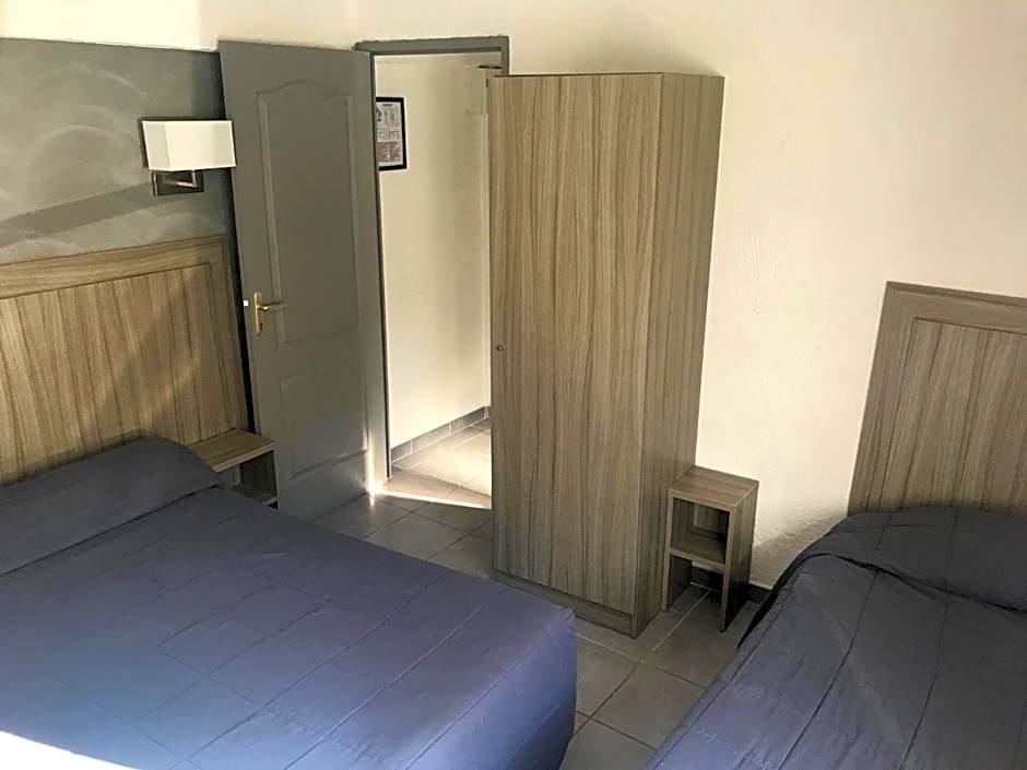 Hotel Les Palmiers En Camargue