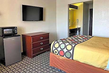 Queen Room - Mobility Access/Non-Smoking