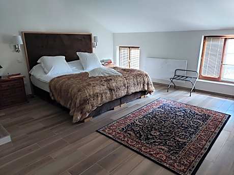 Villa with Garden View