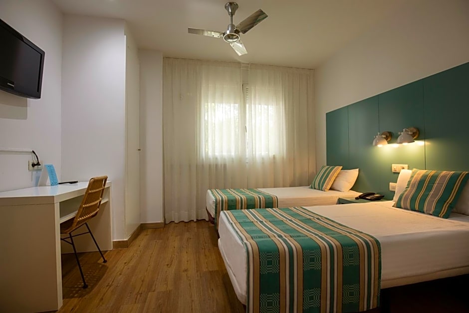 Yomo Hostal BCN Port