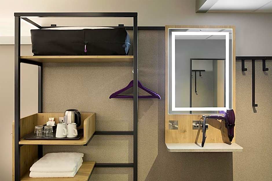 Premier Inn London Heathrow Airport T2 & T3 - Bath Road