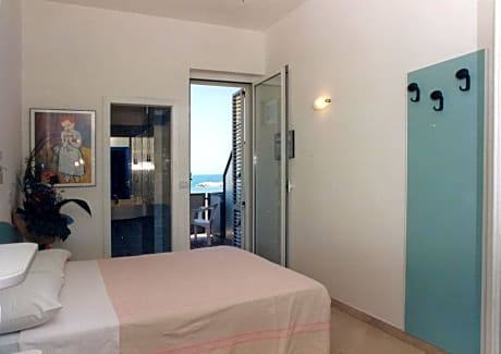 Double or Twin Room with Sea View