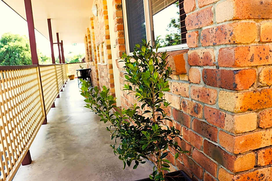 Kennedy Drive Boutique Motel & Nursery- Close To City Centre & Airport