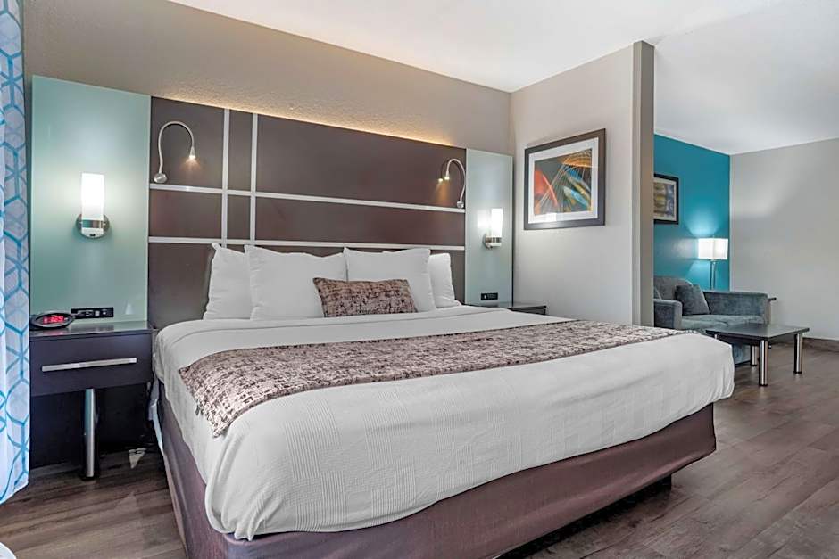Photo 1 of 4 of 1 King Bed Suite