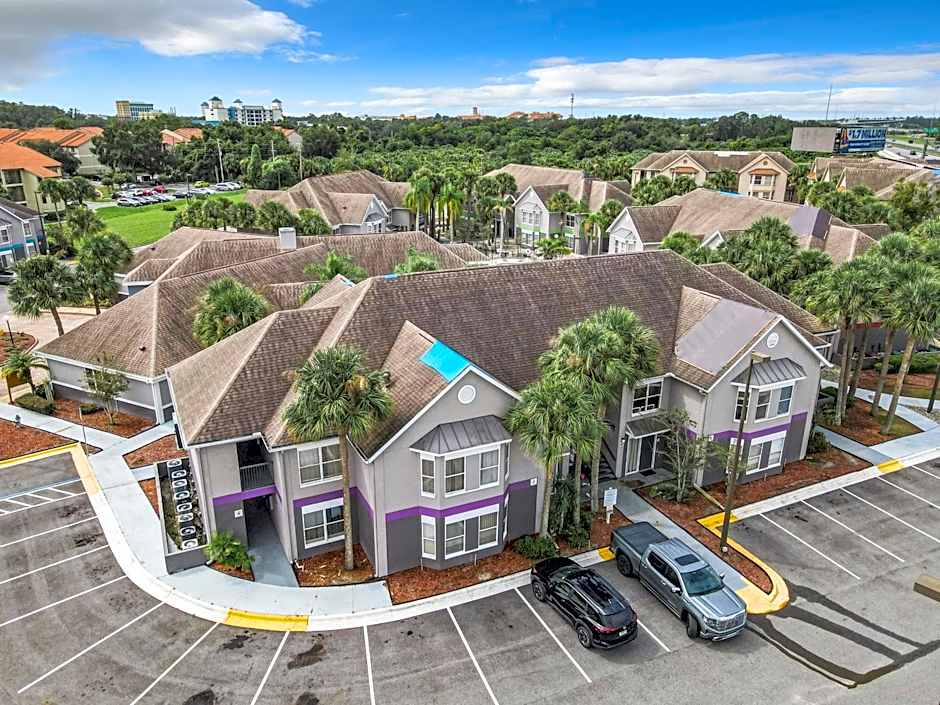 Be Our Guest! 1 Bedroom Condo Near Disney Parks!