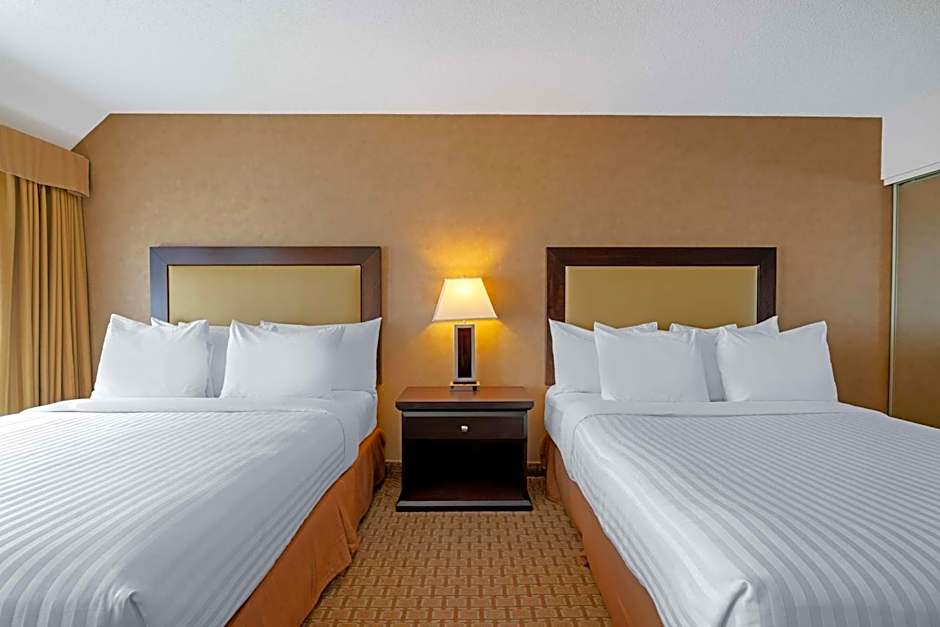 Best Western Plus Emerald Isle Hotel