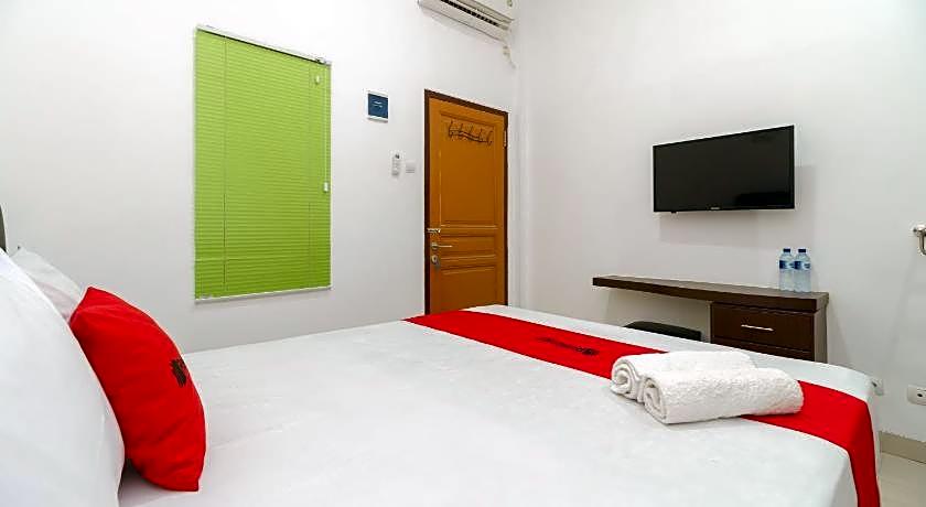 RedDoorz near Kejaksan Station Cirebon 2
