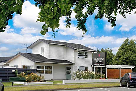 Broadway Motel & Miro Court Villas