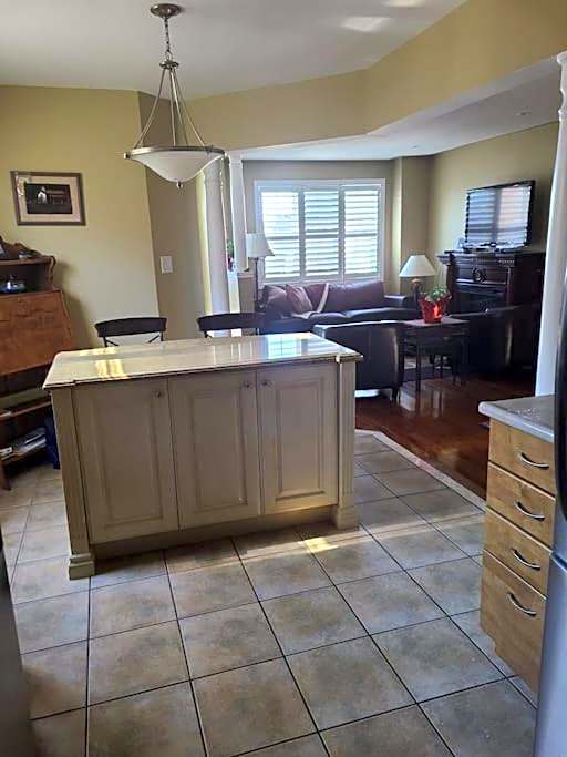 Top Floor of House in S Vaughan All to Yourself