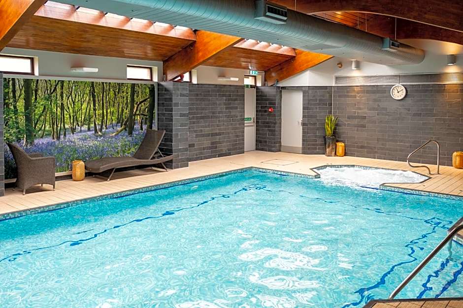 Burleigh Court Hotel and Leisure