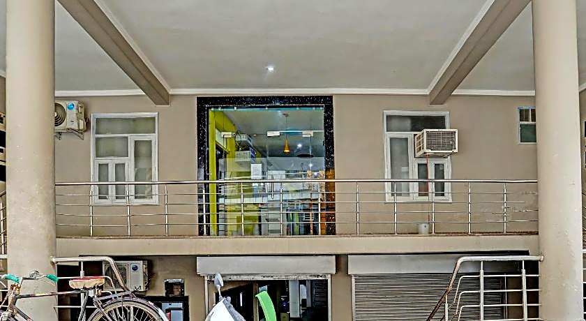 Hotel O Wamson Alpha Co living Stays