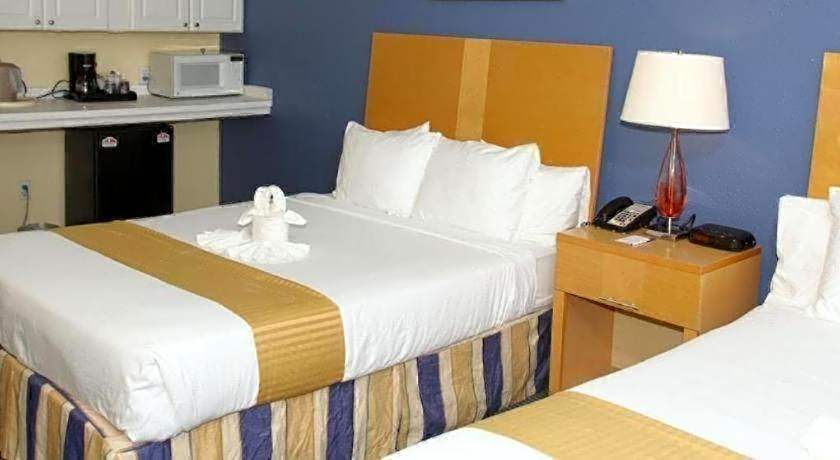 Chart House Suites and Marina