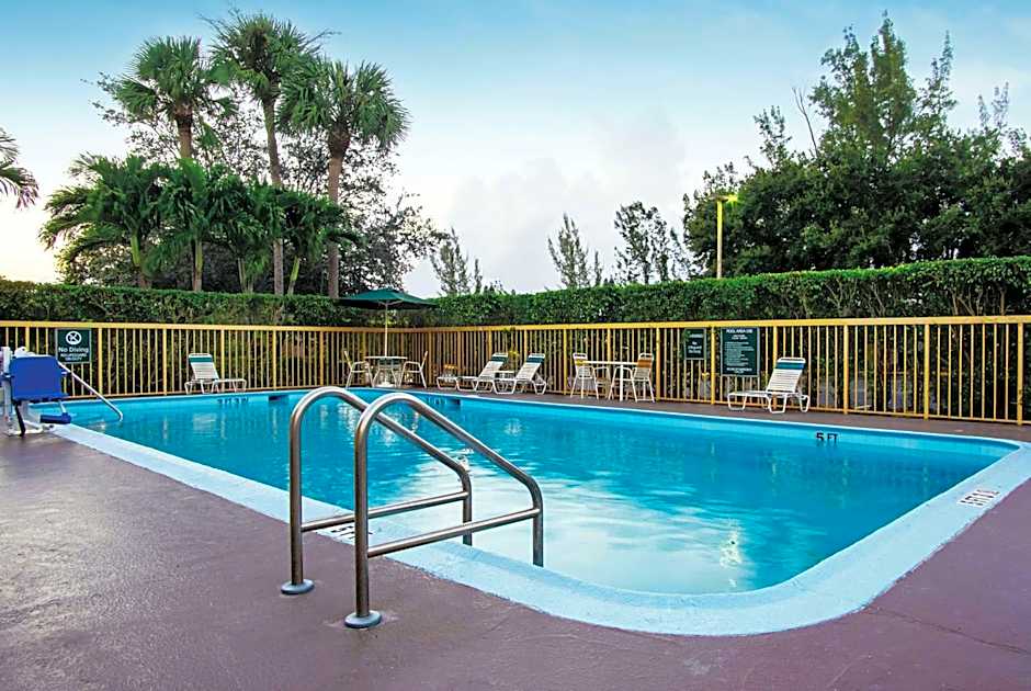 La Quinta Inn & Suites by Wyndham West Palm Beach - Florida Turn