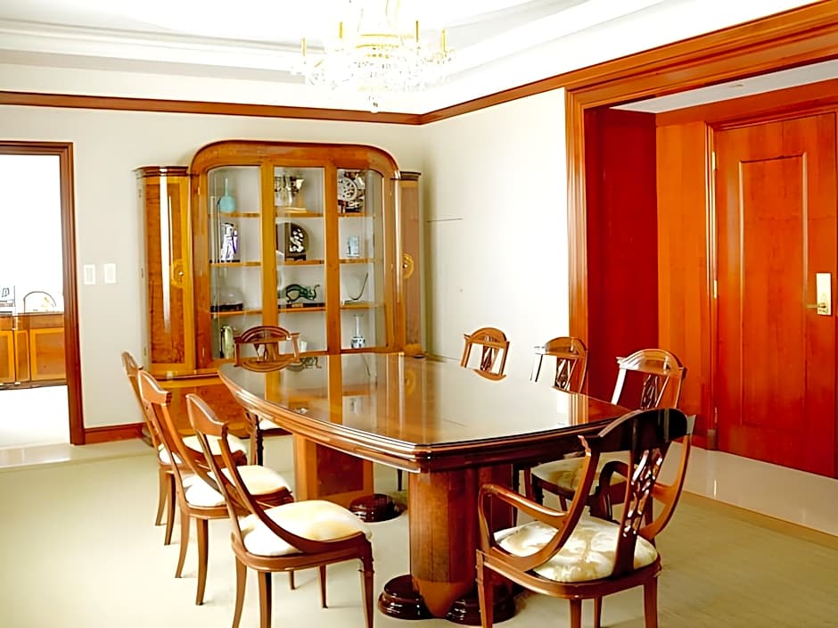 Evergreen Laurel Hotel