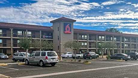 Motel 6 Victorville, CA - Civic Center / Route 66