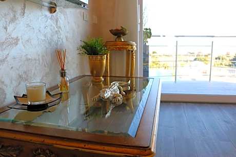 Deluxe Suite with Whirlpool and Sea View