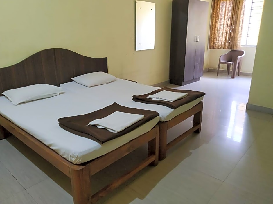 iROOMZ Hotel Vishwa Lodging