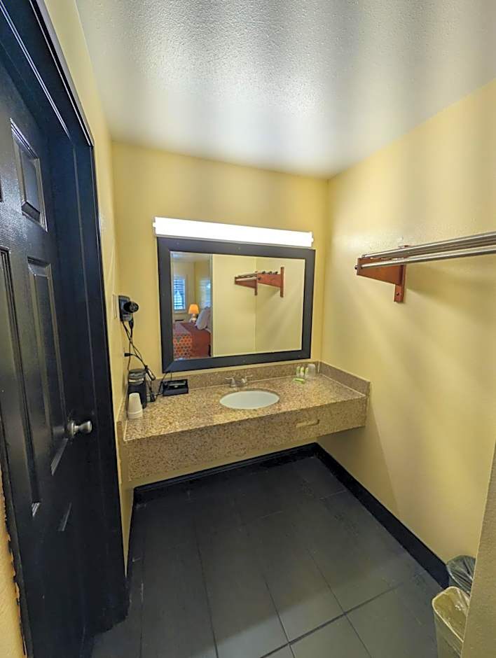 Crossroads Inn - Downtown Sacramento