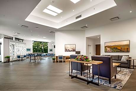 Coast Tsawwassen Inn