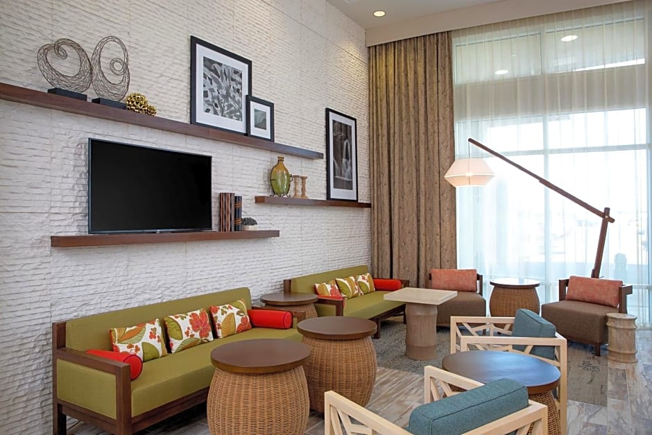 Hampton Inn & Suites Oahu/Kapolei, HI - FREE Breakfast