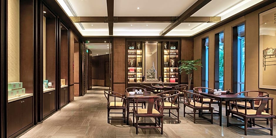 HUALUXE Ningbo Harbor City By IHG