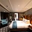 100 Queen's Gate Hotel London, Curio Collection by Hilton