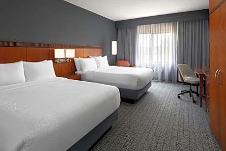 Queen Room with Two Queen Beds - Hearing Accessible