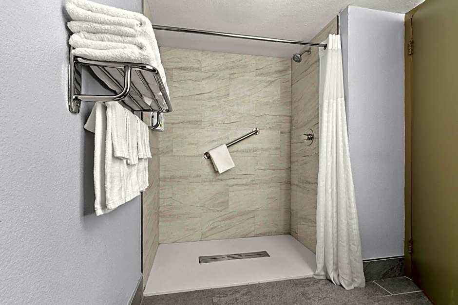 Baymont by Wyndham Batavia - Darien Lake