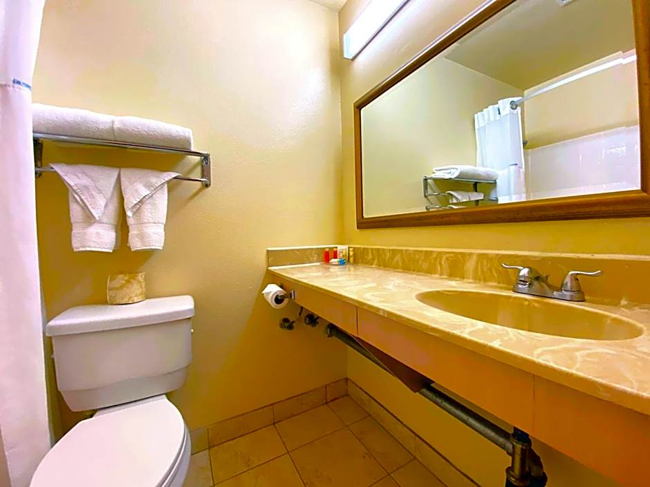 Ramada by Wyndham Los Angeles/Wilshire Center