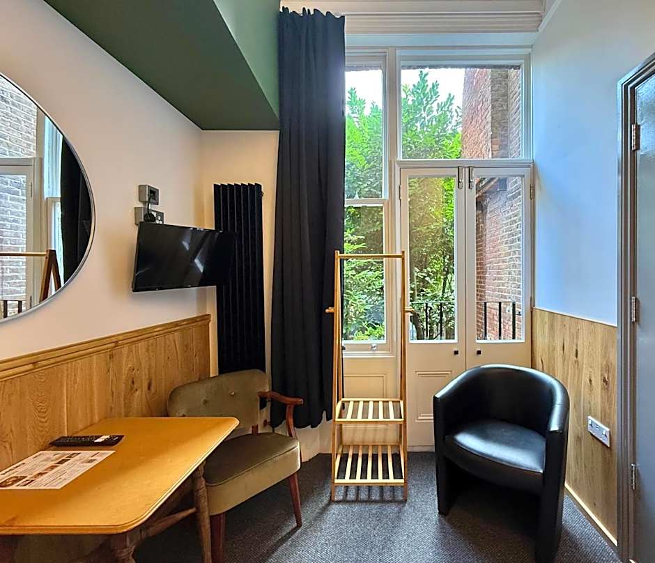 London Visitors Hotel