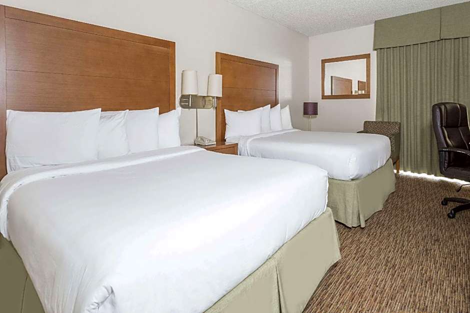 Days Hotel by Wyndham Peoria Glendale Area