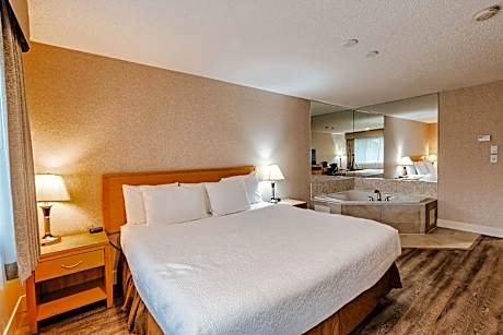 Suite-1 King Bed Non-Smoking Jetted Tub Chair Ottoman Microwave Refrigerator Wi-Fi Full Breakfast