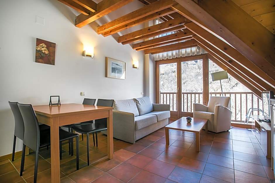 Apartamentos SNO Mont Romies Unhola