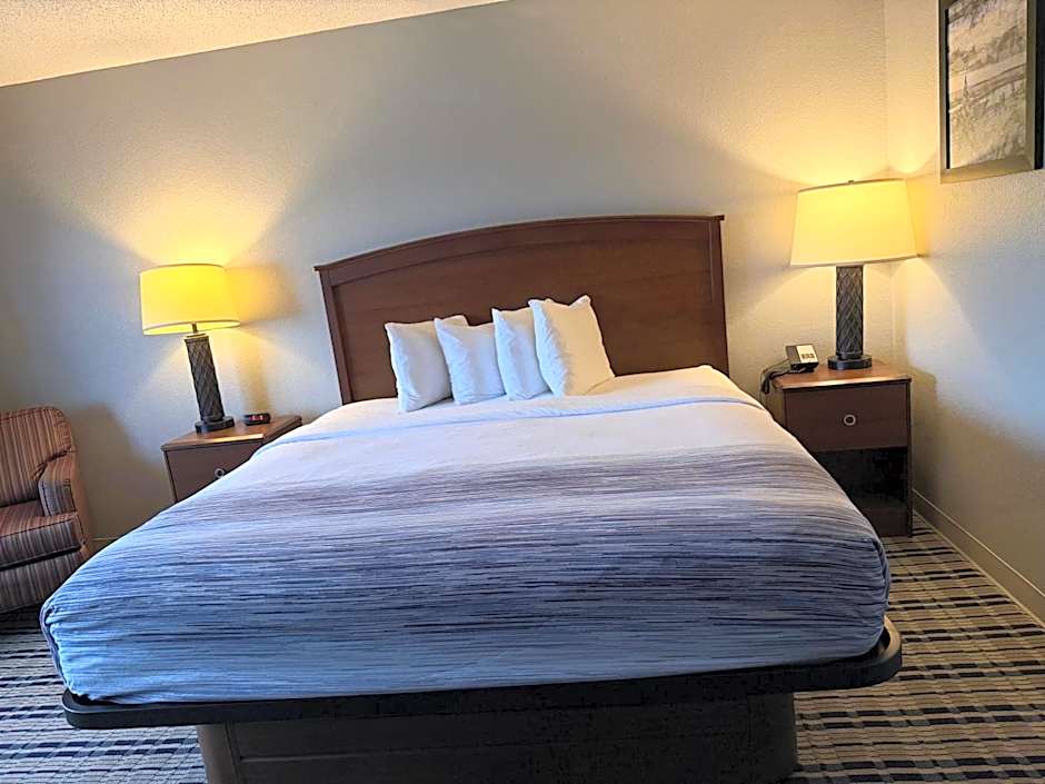 AmericInn by Wyndham Kearney