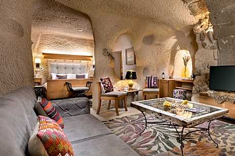 Modarete Cave P Lucas Suite