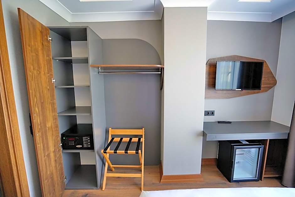 Shelton Airport Hotel