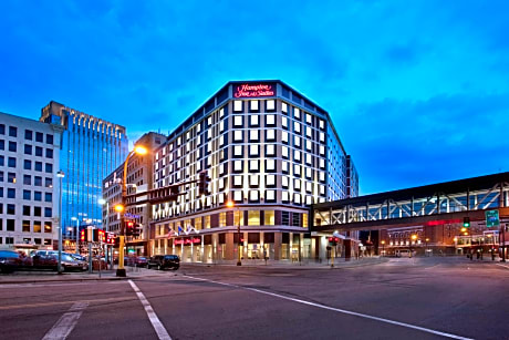 Hampton Inn By Hilton & Suites Minneapolis/Downtown