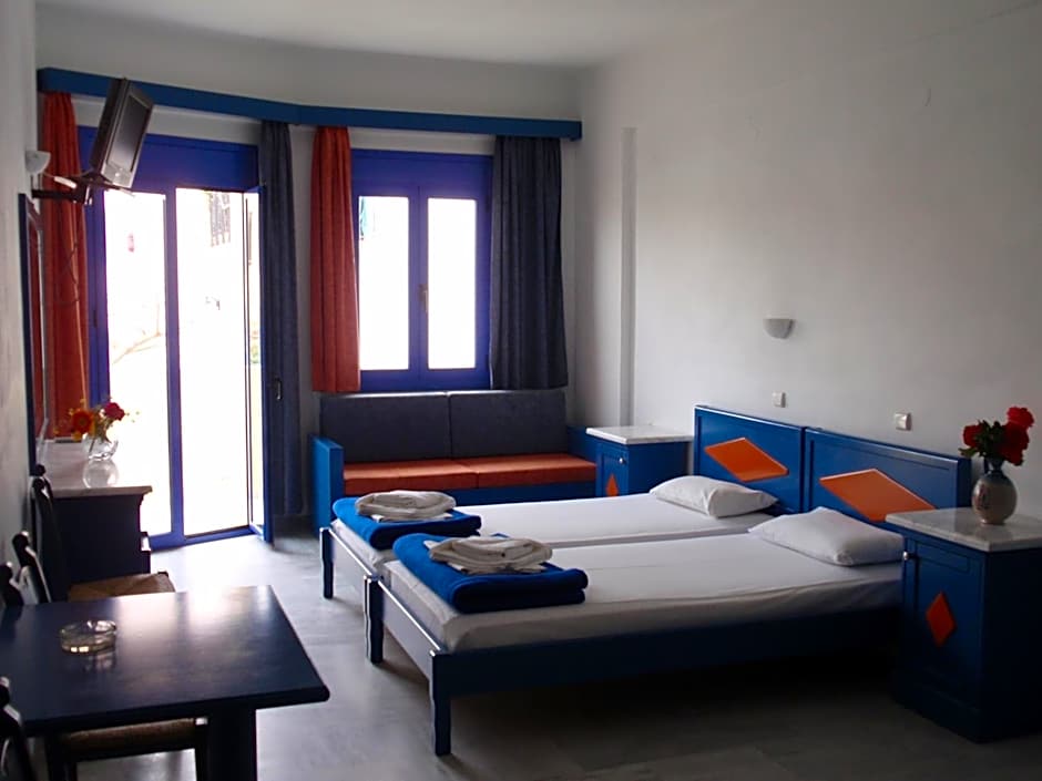 Leonidas Studios & Apartments