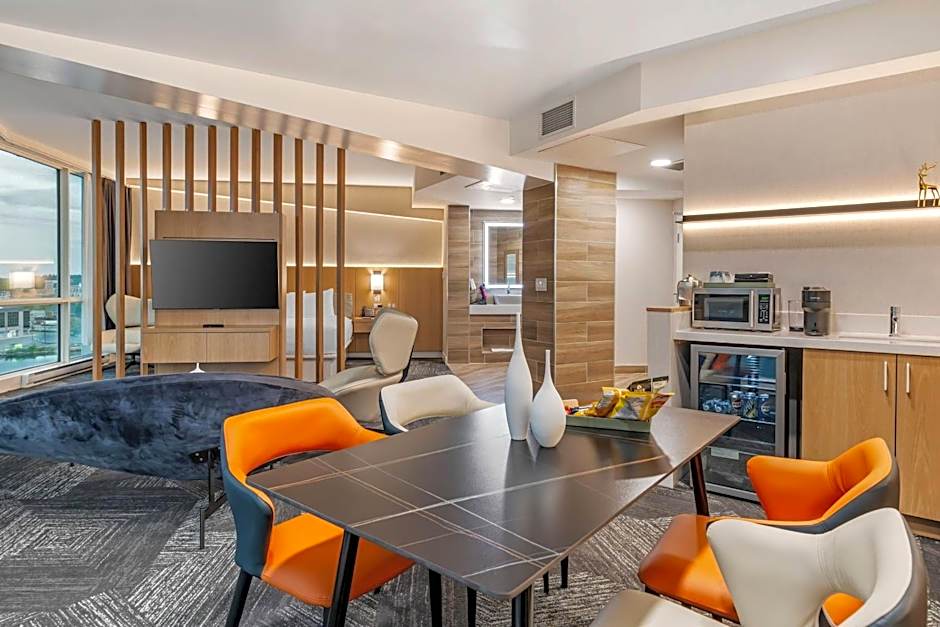 Clarion Lakeside Inn & Conference Centre